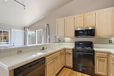 Kitchen - 7095 Hastings Pl, Windsor, CA 95492 photo 2 of 2