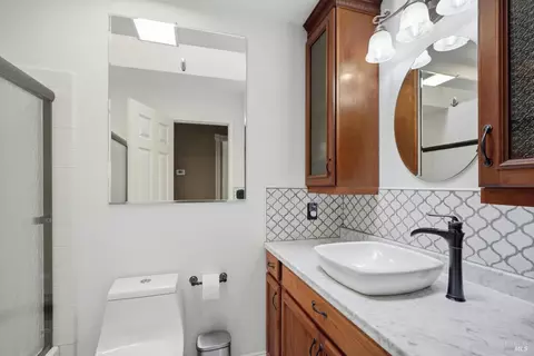 Bath - 7095 Hastings Pl, Windsor, CA 95492 photo 2 of 3