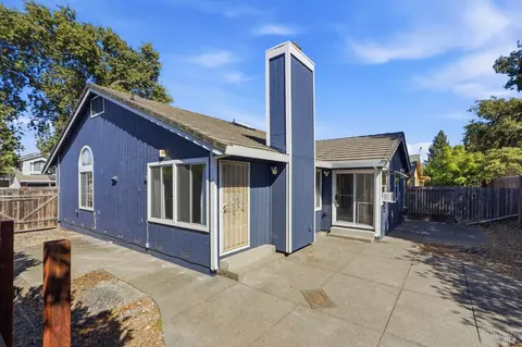 Exterior - 7095 Hastings Pl, Windsor, CA 95492 photo 4 of 8