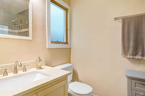 Bath - 1335 E St, Napa, CA 94559 photo 1 of 4