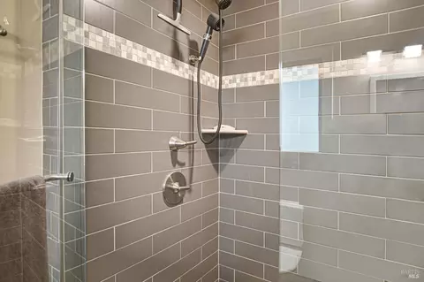 Bath - 1335 E St, Napa, CA 94559 photo 3 of 4