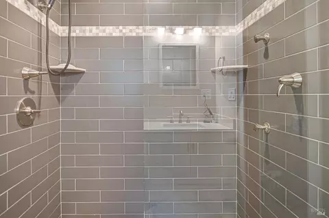 Bath - 1335 E St, Napa, CA 94559 photo 2 of 4