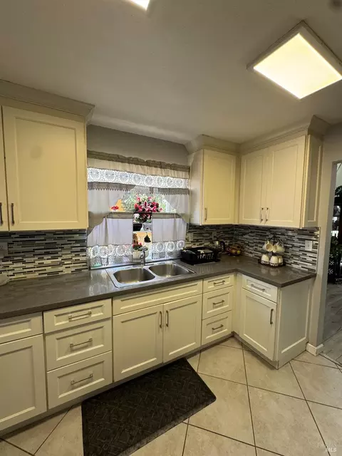 475 Whitney Ave, Vallejo, CA 94589 photo 4