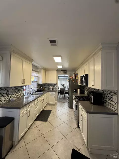 475 Whitney Ave, Vallejo, CA 94589 photo 3