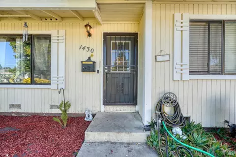 1430 Mcminn Ave, Santa Rosa, CA 95407
