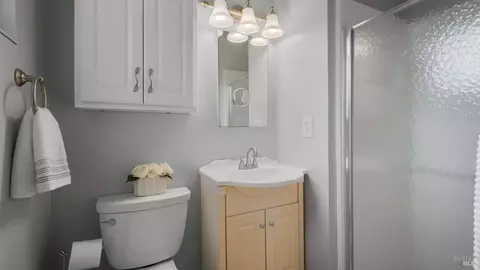 Bath - 2050 Ramsay Ct, Fairfield, CA 94534 photo 1 of 6
