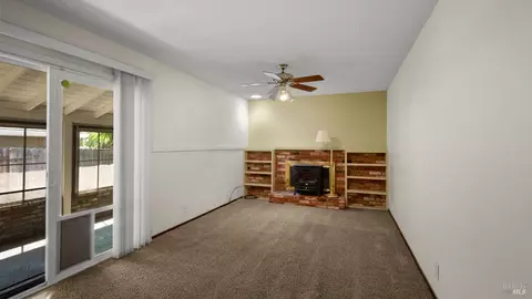 Living - 2050 Ramsay Ct, Fairfield, CA 94534 photo 5 of 6
