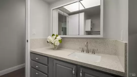 Bath - 2050 Ramsay Ct, Fairfield, CA 94534 photo 5 of 6