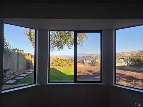 Exterior - 184 Clearview Dr, Vallejo, CA 94591 photo 2 of 3