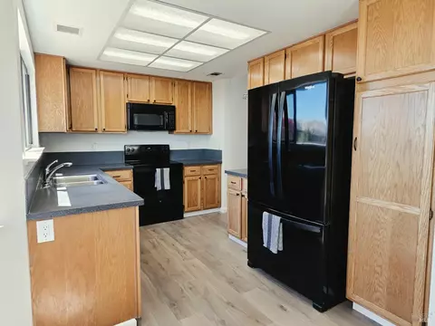 Kitchen - 184 Clearview Dr, Vallejo, CA 94591 photo 2 of 2