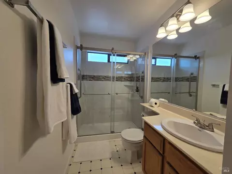 Bath - 184 Clearview Dr, Vallejo, CA 94591 photo 3 of 3
