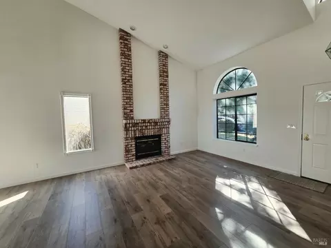 Living - 184 Clearview Dr, Vallejo, CA 94591 photo 2 of 4