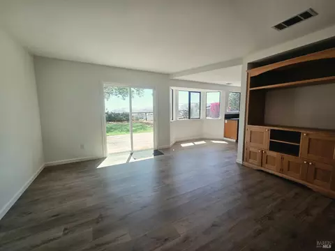 Living - 184 Clearview Dr, Vallejo, CA 94591 photo 4 of 4