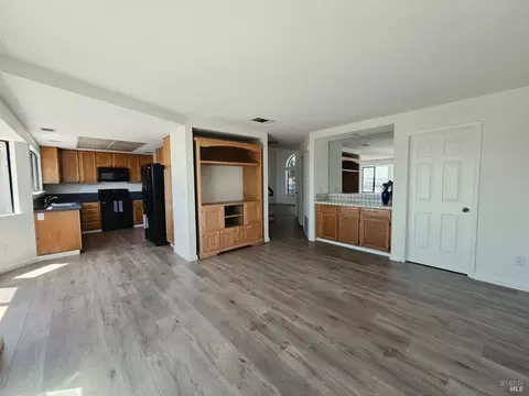 Living - 184 Clearview Dr, Vallejo, CA 94591 photo 3 of 4