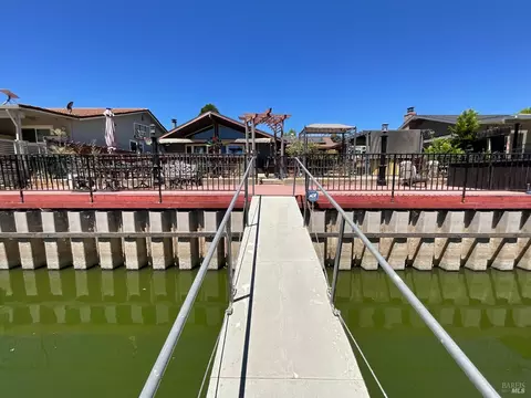 554 Keys Blvd, Clearlake Oaks, CA 95423
