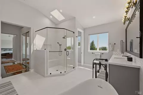 Bath - 5 Silverstone Ct, Napa, CA 94558 photo 4 of 9