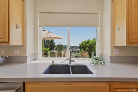 Kitchen - 5 Silverstone Ct, Napa, CA 94558 photo 4 of 6