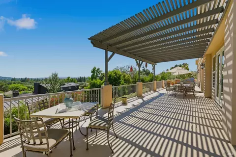 Exterior - 5 Silverstone Ct, Napa, CA 94558 photo 8 of 22