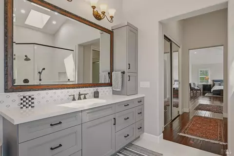 Bath - 5 Silverstone Ct, Napa, CA 94558 photo 3 of 9