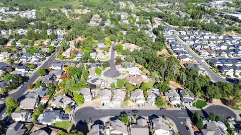 View/Area - 7036 Edinburgh Ct, Windsor, CA 95492 photo 6 of 6