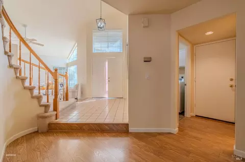 Entry Way - 7036 Edinburgh Ct, Windsor, CA 95492 photo 4 of 5