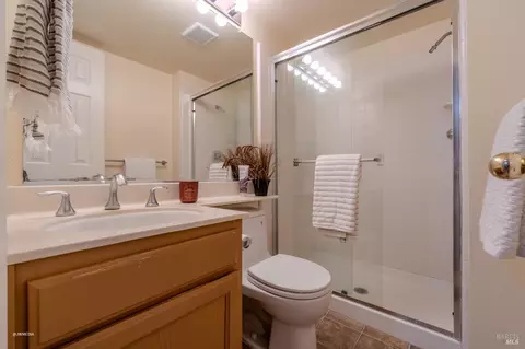 Bath - 7036 Edinburgh Ct, Windsor, CA 95492 photo 1 of 5