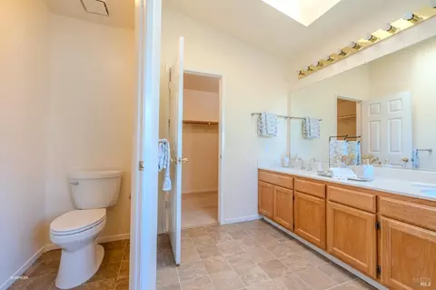 Bath - 7036 Edinburgh Ct, Windsor, CA 95492 photo 5 of 5