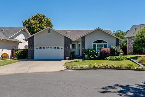 584 Nokomis Dr, Ukiah, CA 95482