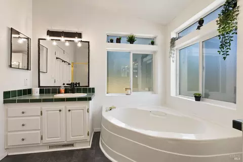 Bath - 655 Clover Dr, Upper Lake, CA 95485 photo 4 of 4