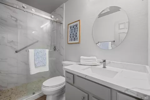 Bath - 1027 Justin Way, Dixon, CA 95620 photo 1 of 3