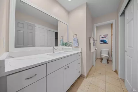 Bath - 1027 Justin Way, Dixon, CA 95620 photo 2 of 3