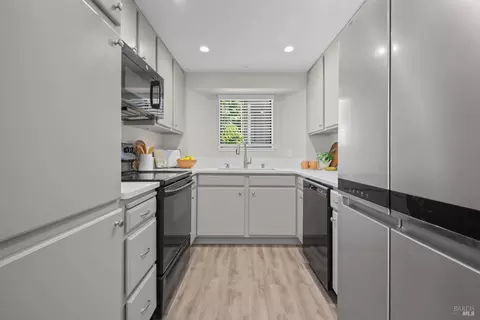 Kitchen - 1027 Justin Way, Dixon, CA 95620 photo 1 of 3