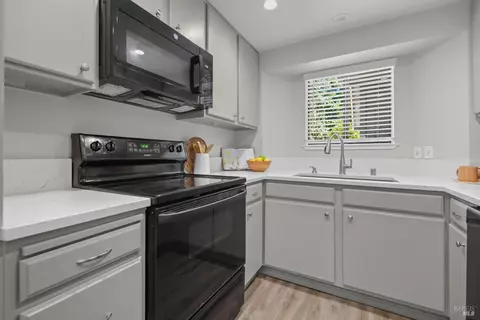 Kitchen - 1027 Justin Way, Dixon, CA 95620 photo 3 of 3