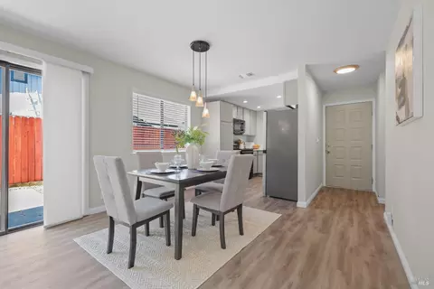 Dining - 1027 Justin Way, Dixon, CA 95620 photo 2 of 3