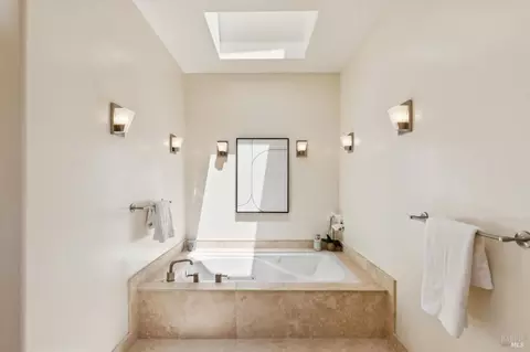 Bath - 1685 Estee Ave, Napa, CA 94558 photo 3 of 13