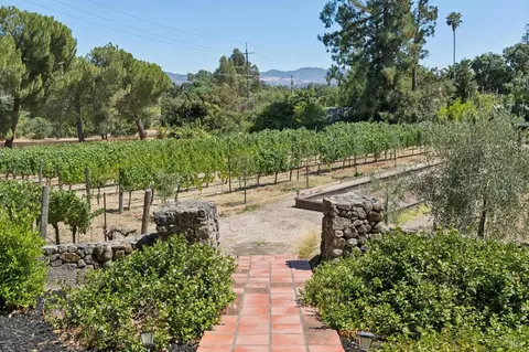 Exterior - 1685 Estee Ave, Napa, CA 94558 photo 4 of 30
