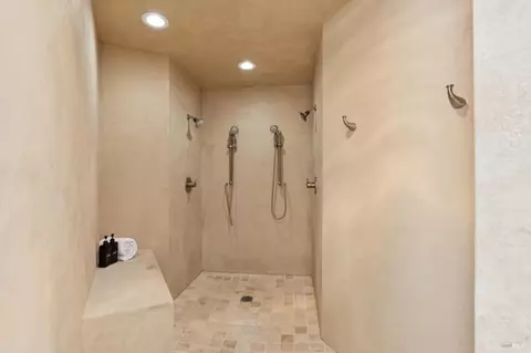 Bath - 1685 Estee Ave, Napa, CA 94558 photo 4 of 13