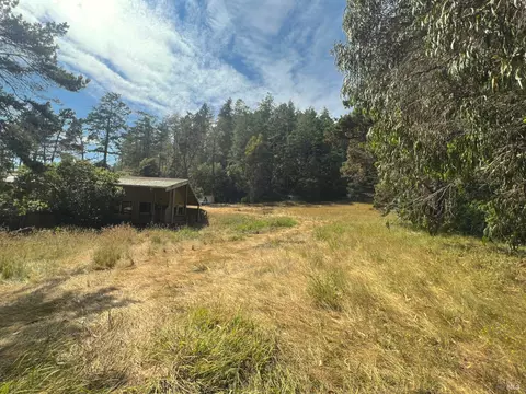 Exterior - 23285 Highway 1, Jenner, CA 95450 photo 5 of 10