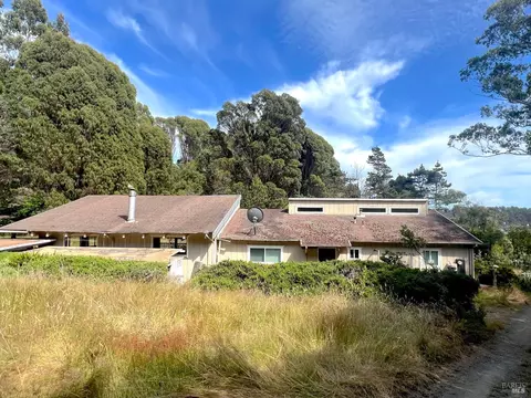 Exterior - 23285 Highway 1, Jenner, CA 95450 photo 3 of 10