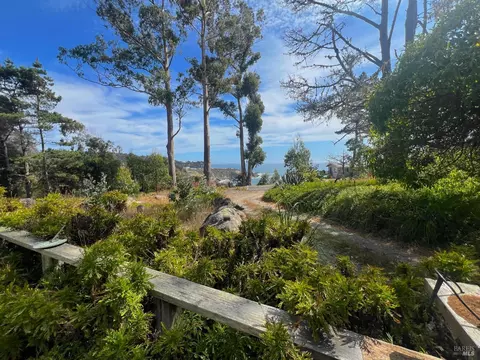 Exterior - 23285 Highway 1, Jenner, CA 95450 photo 2 of 10