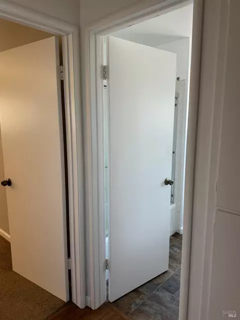 Entry Way - 107 Palomar Ln, Vallejo, CA 94591 photo 3 of 4