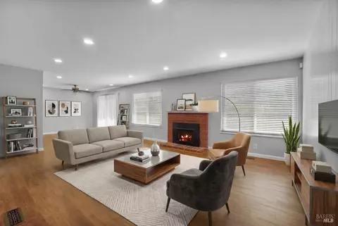 Living - 107 Palomar Ln, Vallejo, CA 94591 photo 3 of 4