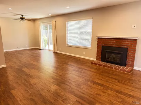 Living - 107 Palomar Ln, Vallejo, CA 94591 photo 1 of 3