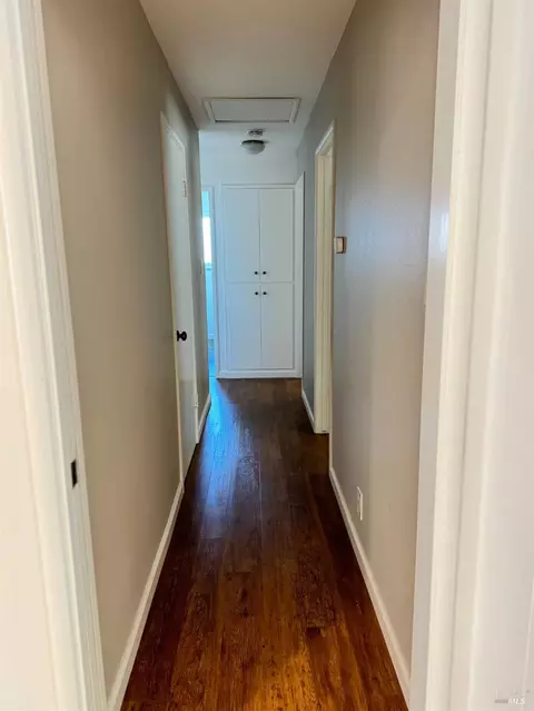 Entry Way - 107 Palomar Ln, Vallejo, CA 94591 photo 4 of 4