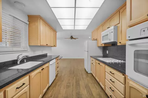 Kitchen - 107 Palomar Ln, Vallejo, CA 94591 photo 3 of 3