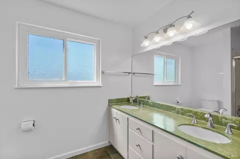 Bath - 107 Palomar Ln, Vallejo, CA 94591 photo 1 of 5