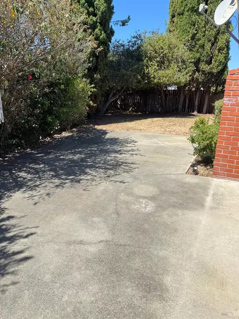 Exterior - 107 Palomar Ln, Vallejo, CA 94591 photo 5 of 9