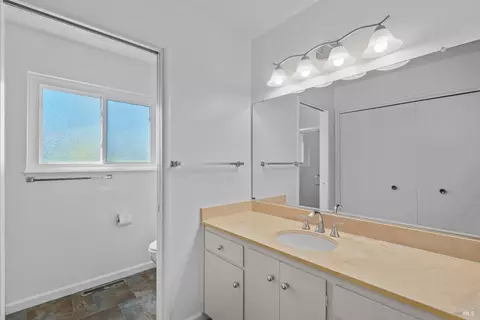 Bath - 107 Palomar Ln, Vallejo, CA 94591 photo 2 of 5