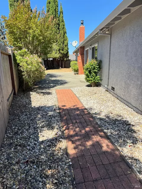 Exterior - 107 Palomar Ln, Vallejo, CA 94591 photo 6 of 9