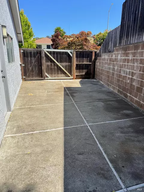 Exterior - 107 Palomar Ln, Vallejo, CA 94591 photo 4 of 9